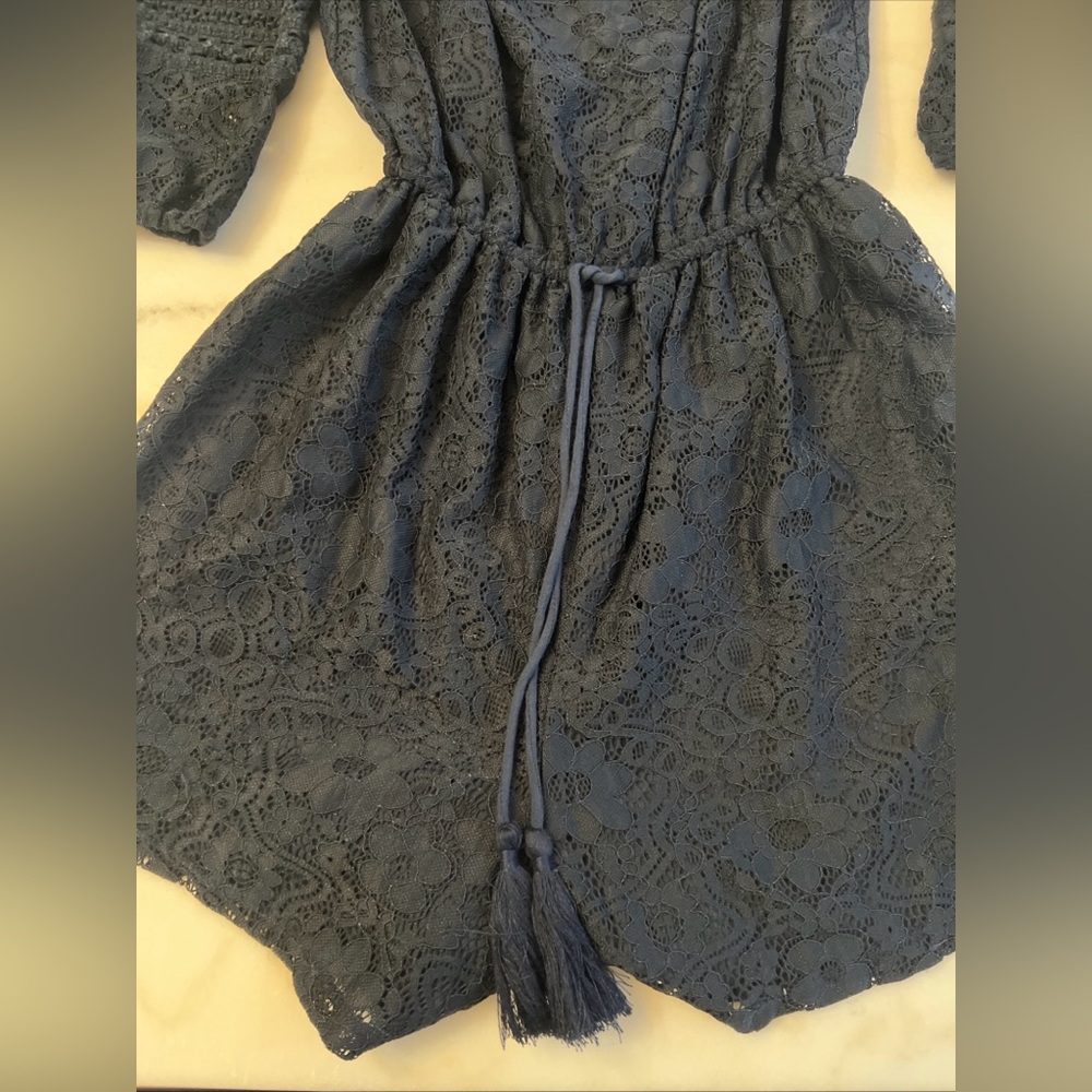 Hollister Lace Navy Shorts Romper 1/2 Sleeve Size Small - Picture 2 of 7